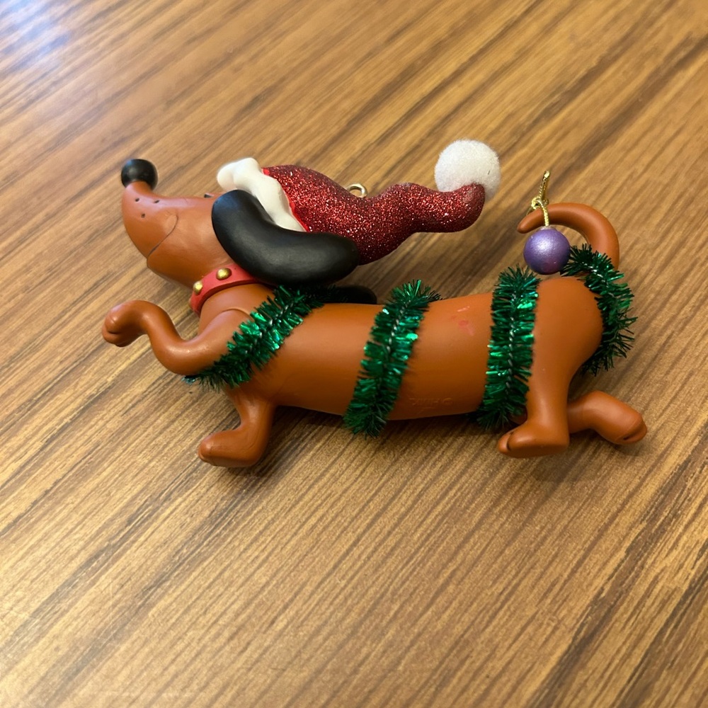 2016 Hallmark WIENER WONDERLAND Dachshund Dog Christmas Tree Ornament